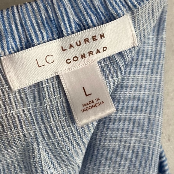 LC Lauren Conrad • Blue Seersucker Button Front Blouse - Picture 4 of 4
